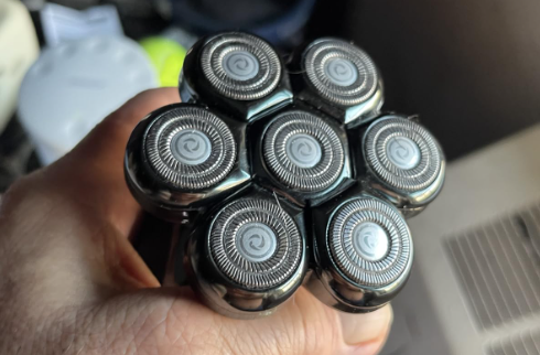 These aged head shaver blades mean it needs replacing.